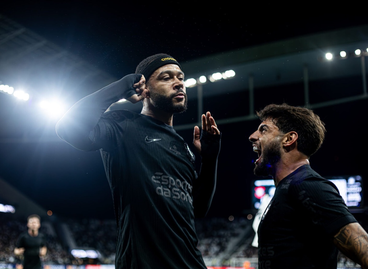 Memphis Depay teve atuação decisiva