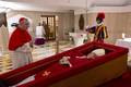 Vaticano divulga primeiras imagens de Papa Francisco no caixão