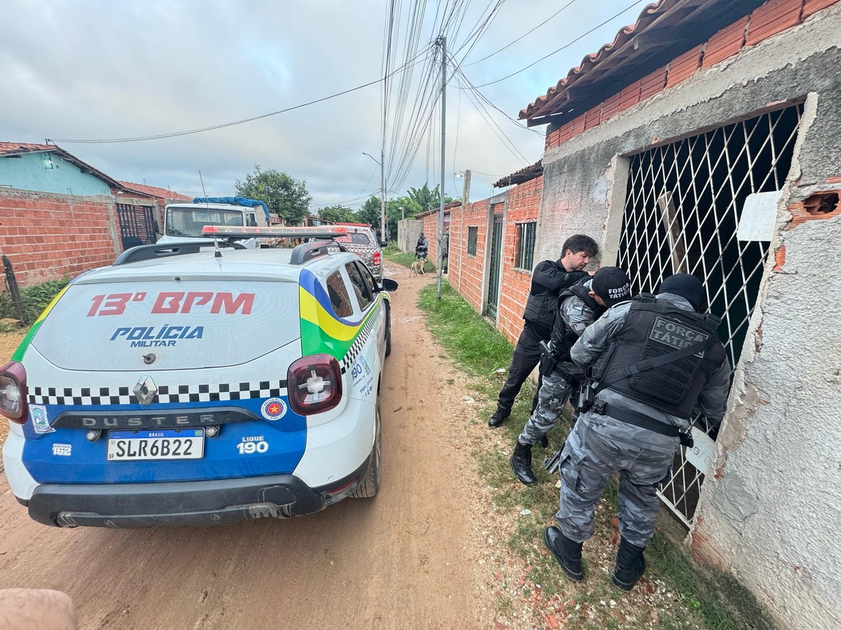 Operação foi deflagrada na manhã deste domingo (27)