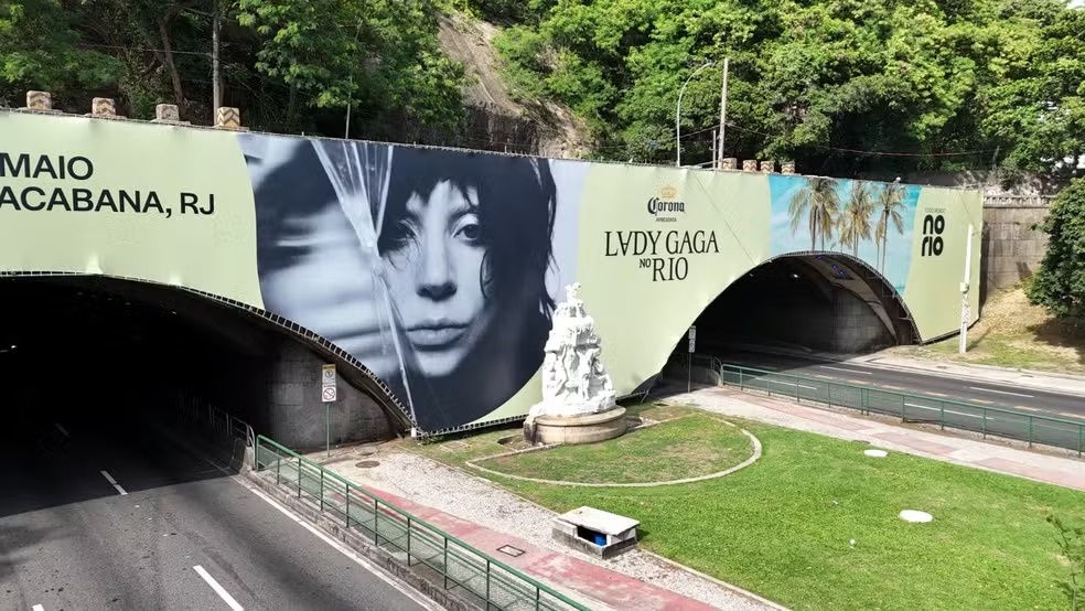 Painel instalado na sexta-feira (18), que foi trocado por outro nesta quarta (23)