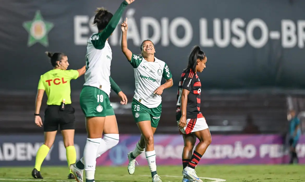 Palmeiras goleia Flamengo