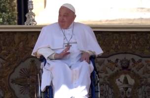 Papa Francisco faz primeira aparição pública após receber alta de hospital (Foto: Divulgação)