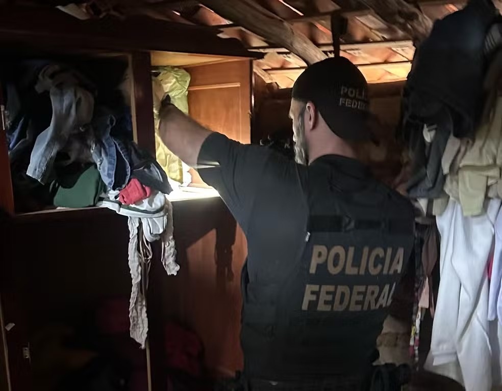Polícia Federal realizou busca e apreensão na residência do suspeito
