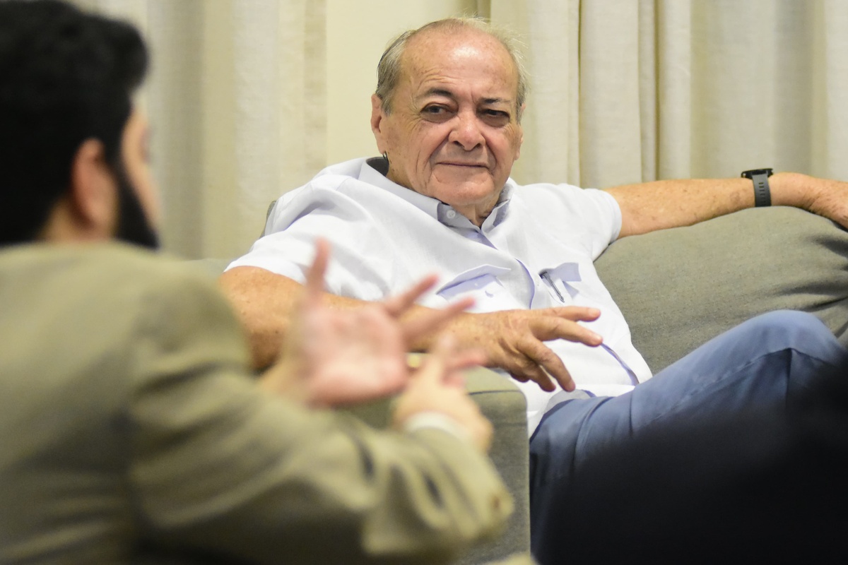 Prefeito Silvio Mendes.