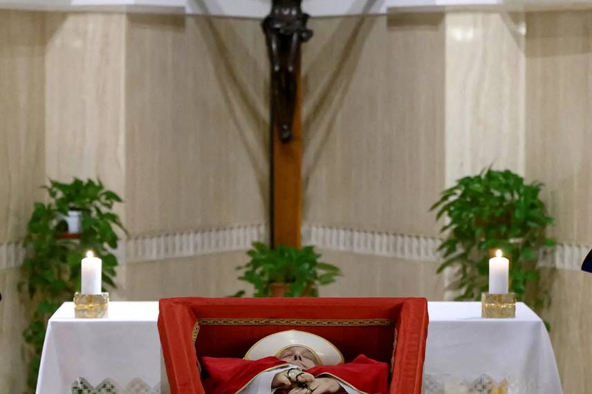 Primeiras imagens do Papa Francisco em caixão aberto Primeiras imagens do Papa Francisco em caixão aberto
