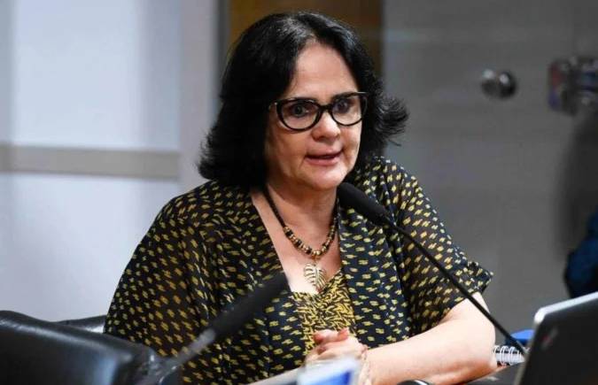 Damares deixa equipe do plano de governo de Flávio Bolsonaro