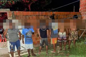 Suspeitos foram presos em flagrante na residência de um dos alvos. Os animais foram resgatados gravemente feridos (Foto: Divulgação/Polícia Militar)