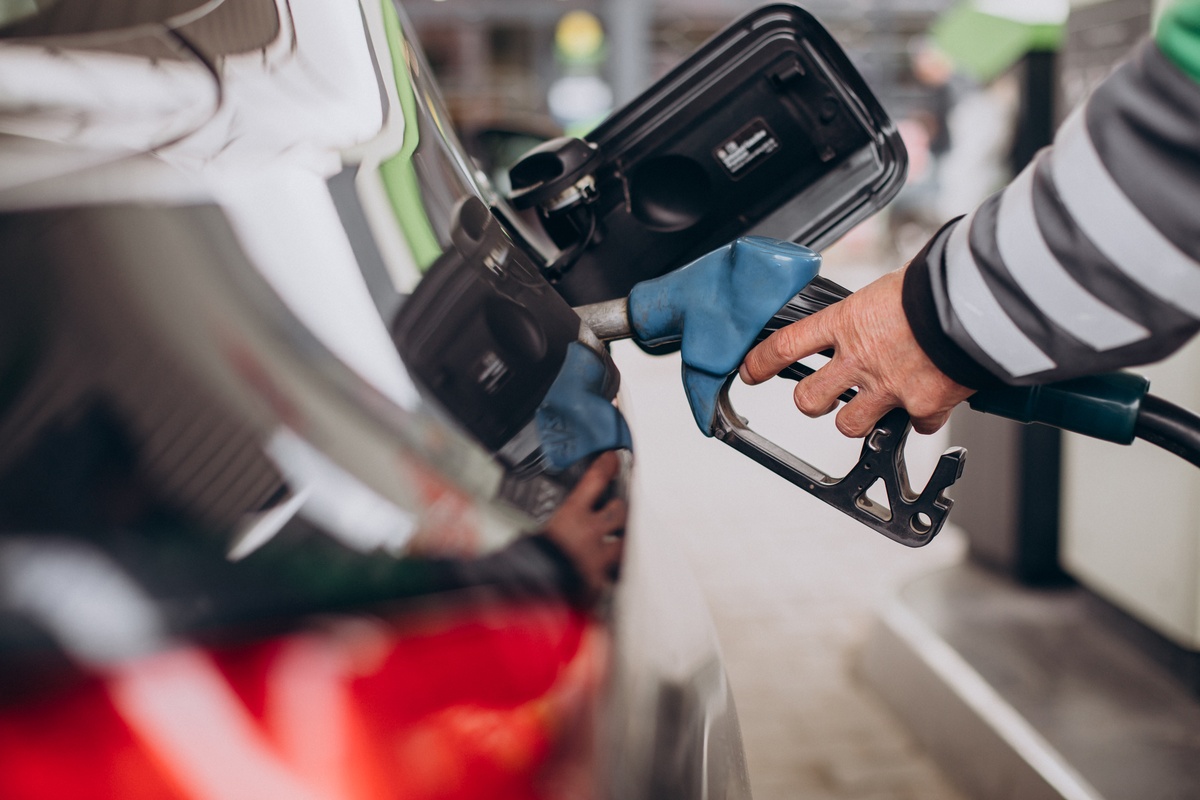 Tributos e lucros das distribuidoras alteram preço final pago pelos consumidores.