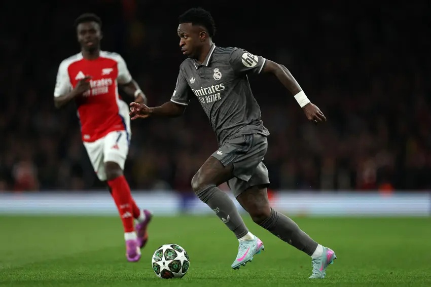 Vini Jr em jogo do Real Madrid contra o Arsenal, pela Champions League.