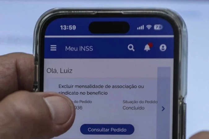 A consulta pode ser feita por meio do site e aplicativo Meu INSS.