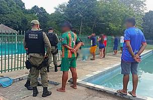 A polícia esteve no local (Foto: Reprodução)