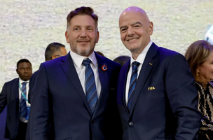 Alejandro Domínguez e Gianni Infantino em congresso da Fifa no Paraguai. (Foto: Eva Marie Uzcategui - FIFA/FIFA)