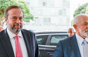 Alexandre Silveira à esquerda e presidente Lula à direita. (Foto: Ricardo Stuckert)
