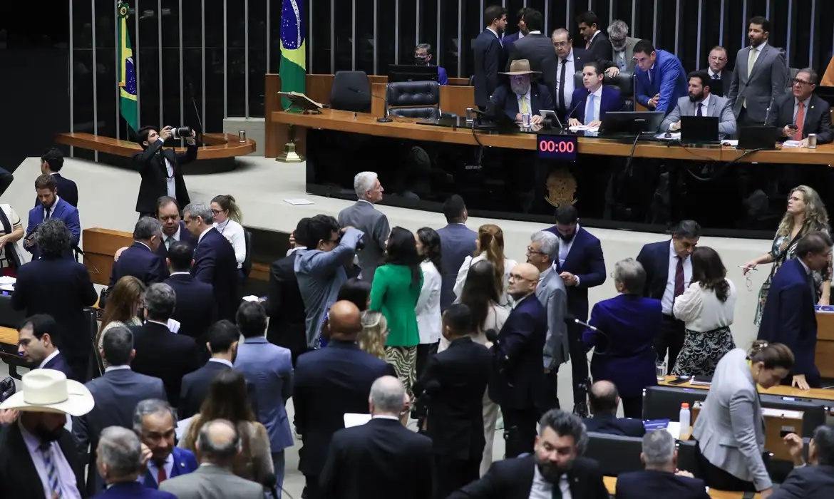 Aprova reajuste dos servidores federais
