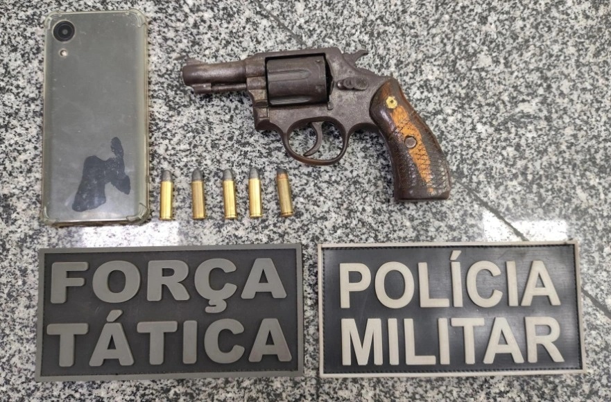 Arma apreendida.