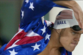 Campeão olímpico Gary Hall Jr. recebe réplicas de medalhas perdidas em incêndio