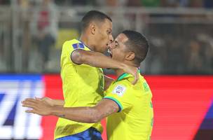 Benjamin Jr. e Antonio comemoram gol sobre a Espanha, pelas quartas de final da Copa do Mundo. (Foto: FIFA/FIFA via Getty Images)