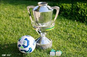 Bola oficial, Taça e medalhas da final da Copa do Brasil Sub-17. (Foto: Rafael Ribeiro/CBF)