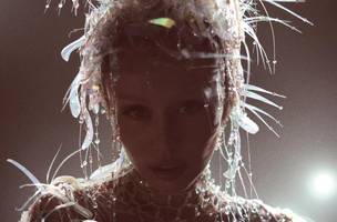Capa do mais novo álbum de Miley Cyrus, o "Something Beatiful" (Foto: Divulgação)