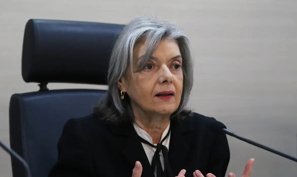 Cármen Lúcia pede que eleitor regularize título até 19 de maio