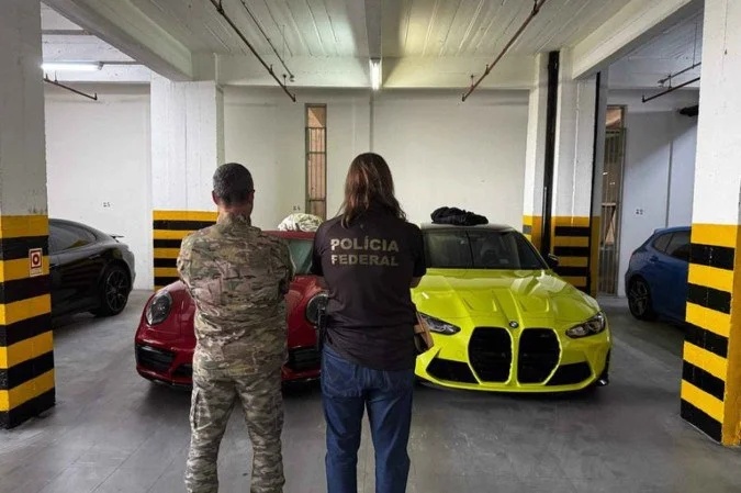 Carros de luxo do Careca do INSS são confiscados pela Polícia Federal em operação no Setor Comercial Sul.