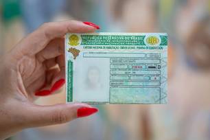 CNH vencida em 2026 pode ter validade prorrogada; veja quem tem direito