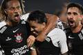 Corinthians vence Racing e entra na zona de classificação da Sul-Americana