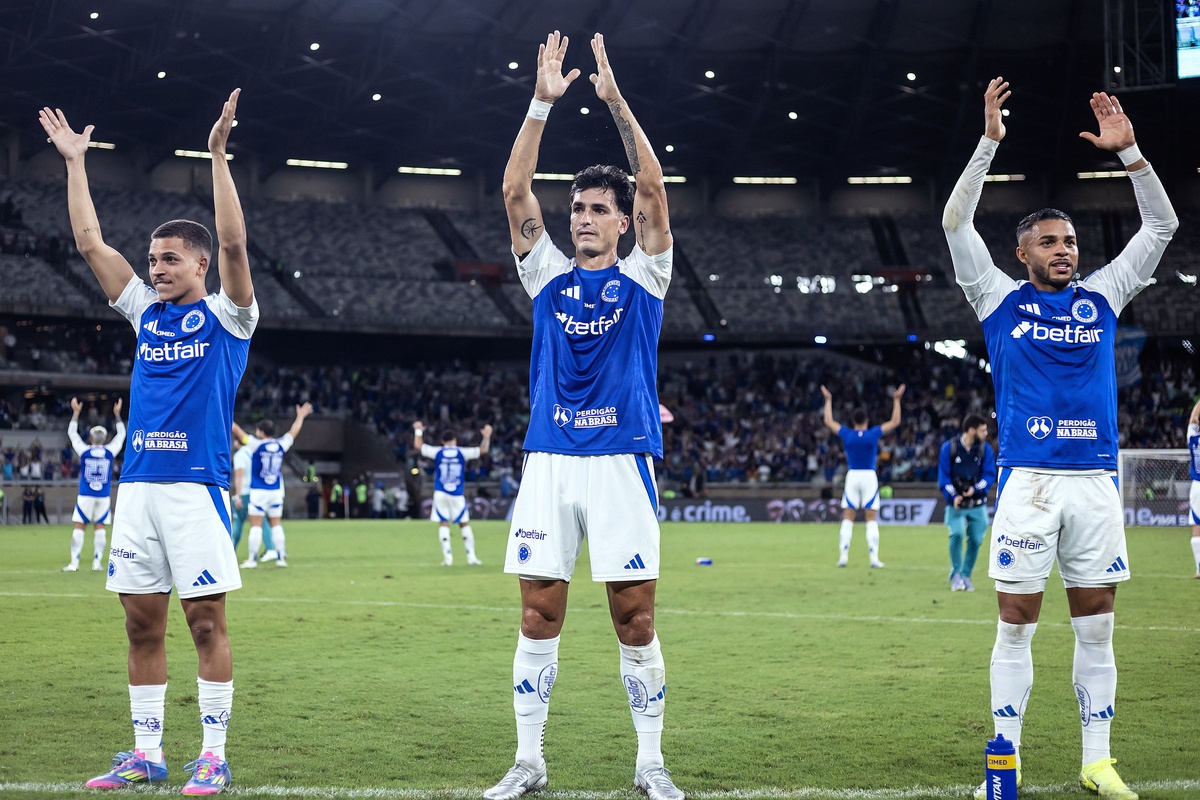 Cruzeiro venceu o Vila Nova por 2 a 0, no Mineirão.