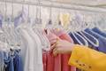 Como identificar a qualidade de tecidos e materiais na hora de comprar roupas
