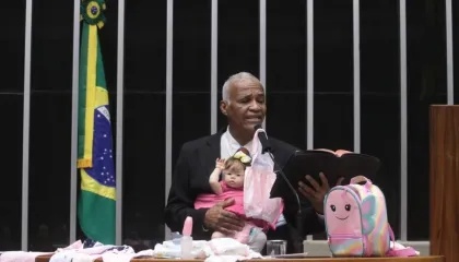 Deputado Pastor Sargento Isidório (Avante-BA) durante discussão de propostas legislativas
