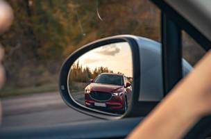 Espelho retrovisor tem regras de tamanho• Freepik/Divulgação (Foto: • Freepik/Divulgação)