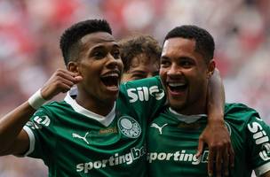 Estêvão e Vitor Roque comemoram gol do Palmeiras sobre o Vasco. (Foto: Reprodução | Cesar Greco | Palmeiras)