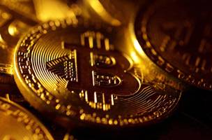 Ethereum caía 2,15%, a US$ 1.786,54, segundo dados da Binance• Ilustração de uma representação física do bitcoin24/10/2023REUTERS/Dado Ruvic (Foto: • Ilustração de uma representação física do bitcoin24/10/2023REUTERS/D)