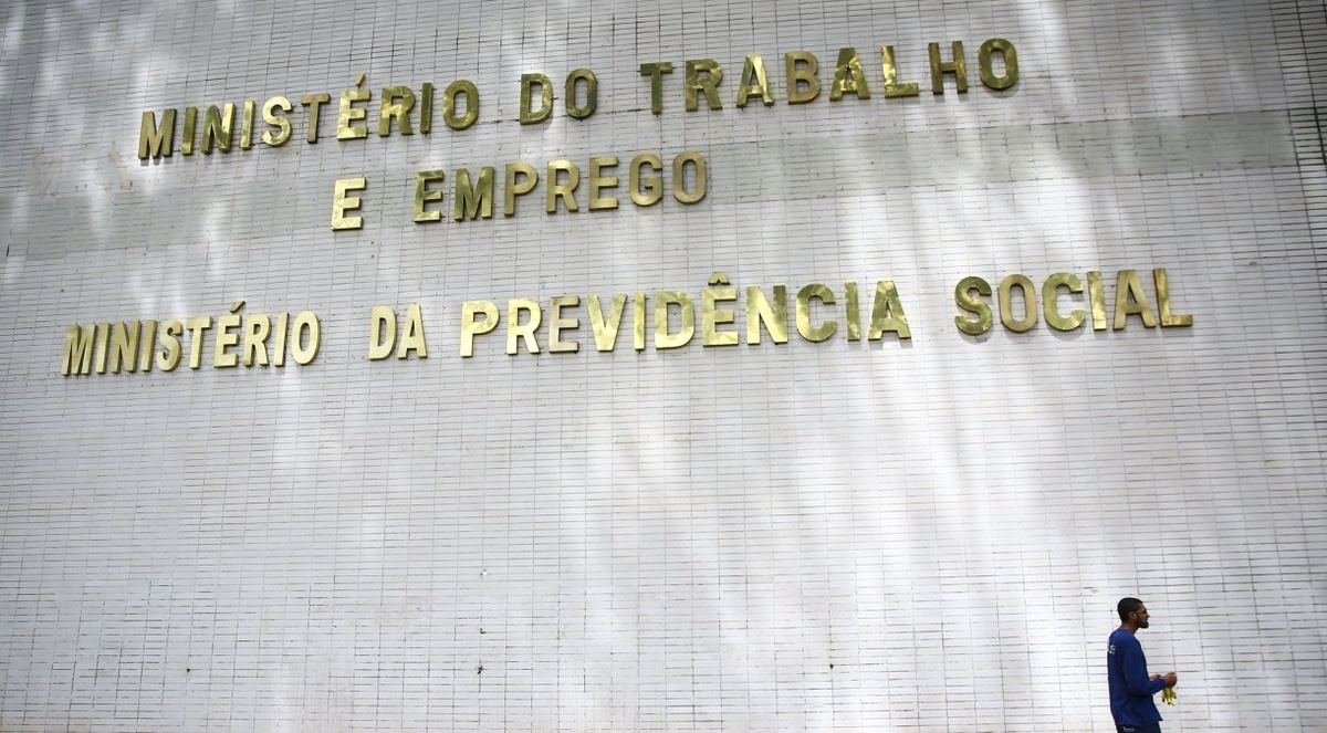 Fachada do ministério do Trabalho e Emprego e do ministério da Previdência Social.