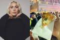 Lady Gaga distribui pizzas para fãs em frente ao Copacabana Palace