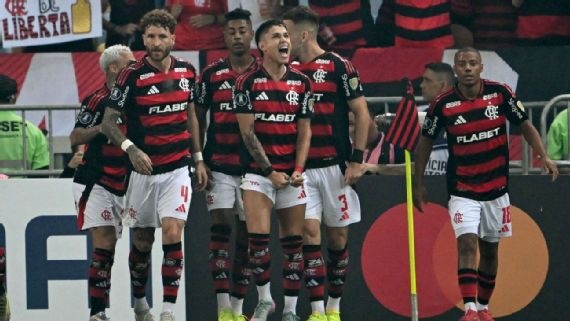 Luiz Araújo comemora gol do Flamengo contra a LDU na Libertadore