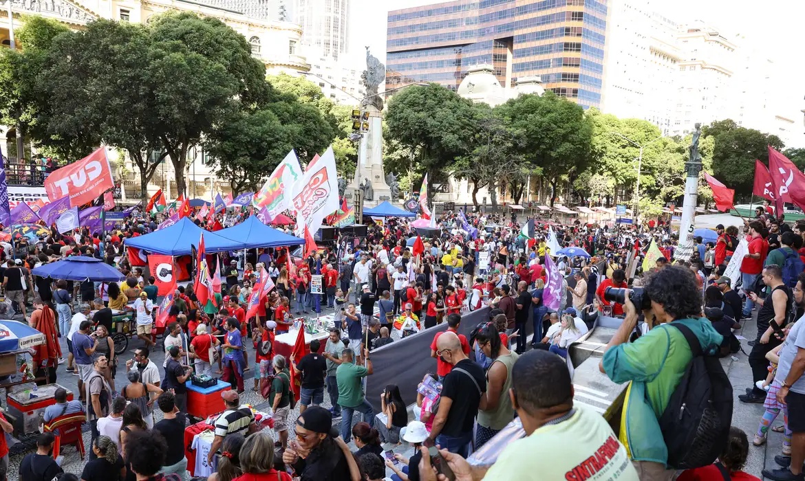 Manifestações sobre o fim da escala 6x1 no dia 1º de maio