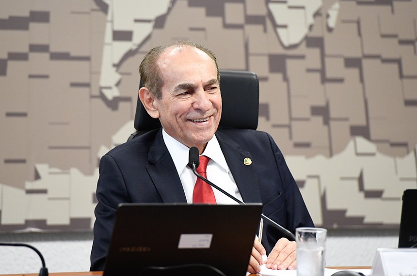 Marcelo Castro foi visto na Arsete; e, também, distribuindo mimos para oa vereadores de Teresina. Em espécie.