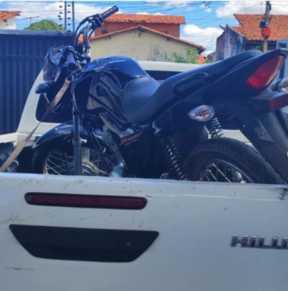 Moto apreendida.