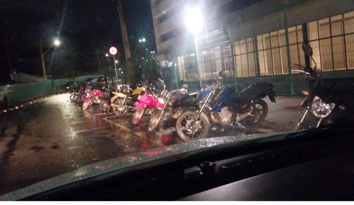 Motos tomam espaços no shopping Rio Poty e quem leva multa são os uber
