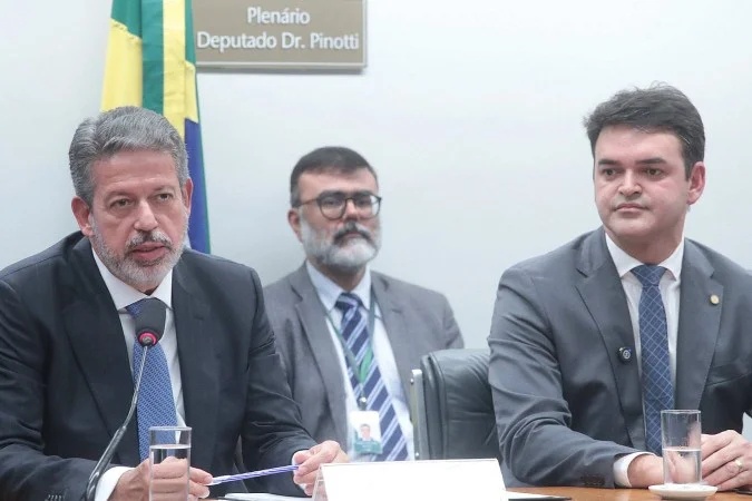 "Ninguém neste plenário é contra ou será contra a isenção" , disse Lira.