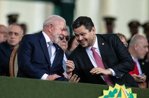Presidente Lula e Davi Alcolumbre (Senado Federal) participam da Cerimônia do Dia do Exército e de Comemoração do Jubileu de 80 anos das Vitórias da Força Expedicionária Brasileira, na Itália (Foto: Brenno Carvalho / Agência O Globo)