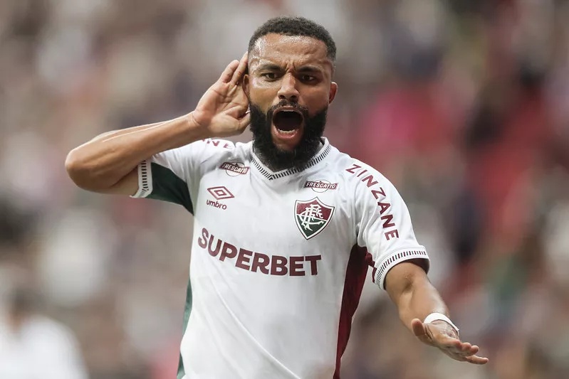 Samuel Xavier comemora goleada