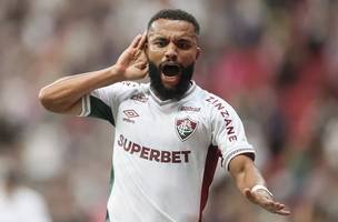 Samuel Xavier comemora goleada (Foto: MARCELO GONÇALVES / FLUMINENSE F.C.)