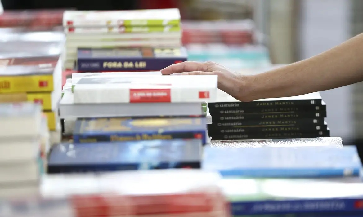 Setores de livros, jornais, revistas e papelaria apresentam alta de 28,2%