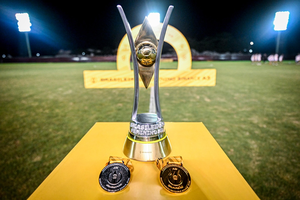 Taça e medalhas do Brasileirão Feminino A3