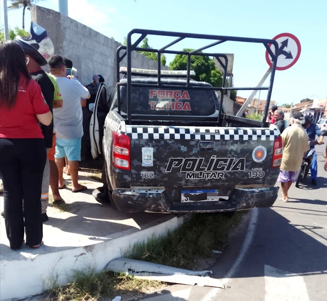 Viatura da Polícia Militar foi atingida por outro veículo durante perseguição contra o ex-vereador