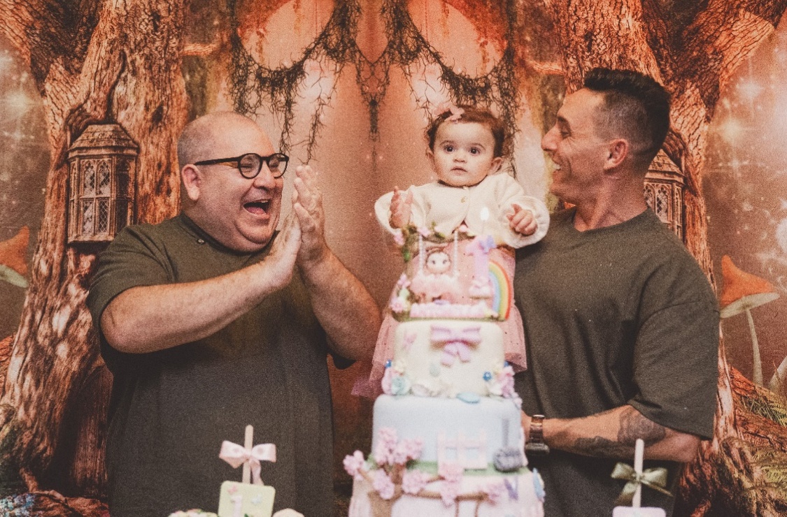 Antonella e os pais em seu aniversário de um ano