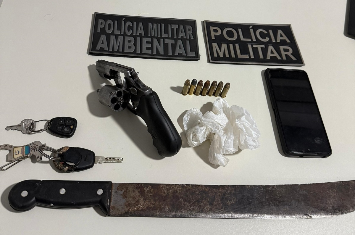Arma e munições apreendidas