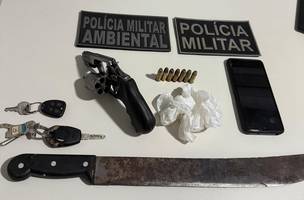 Arma e munições apreendidas (Foto: Divulgação/Polícia Militar)